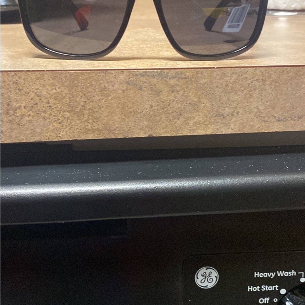 Gucci designer sun glasses - Picture 3 of 4